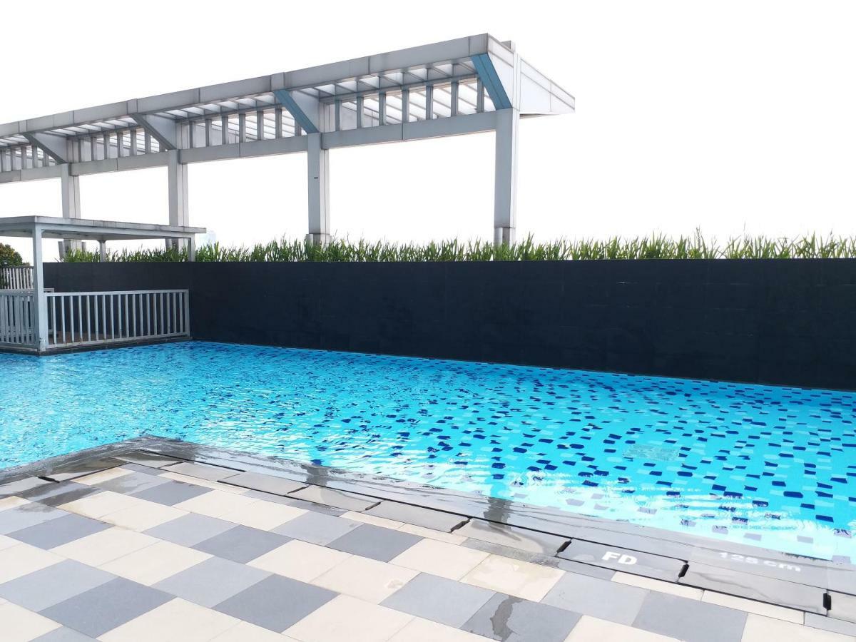Apartment Cosmo Terrace Yakarta Exterior foto